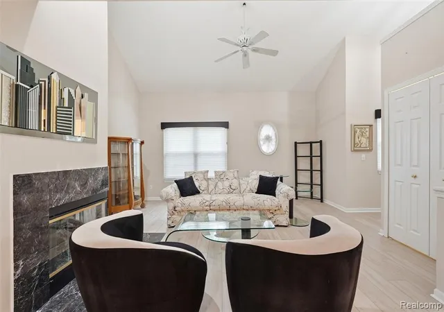 5th image of 37 W Village Ln, Dearborn, MI 48124 | MLS# 60999976