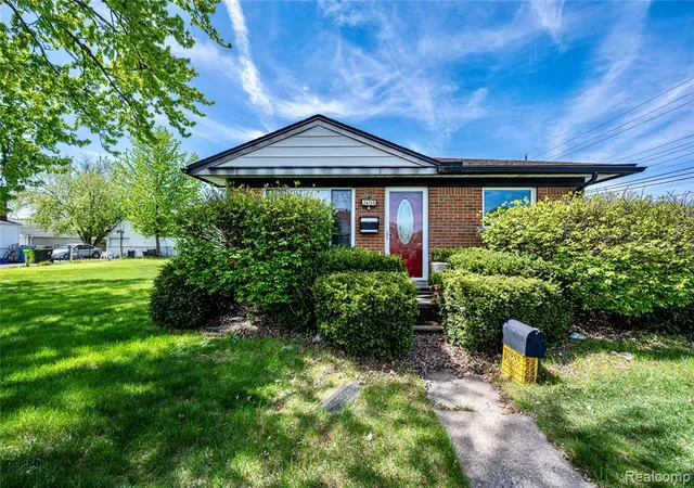 Homes for sale in Madison Heights, MI | 26155 Groveland St, Madison Heights, MI 48071 | MLS# 60992676