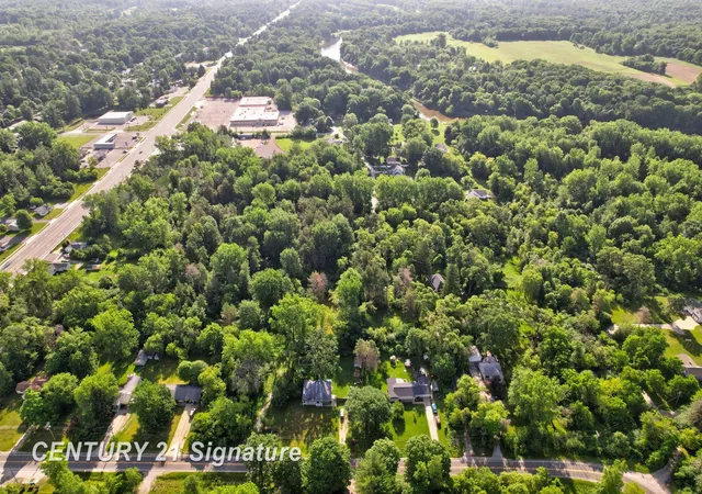 2nd image of 1948 E Chippewa River Rd, Midland, MI 48640 | MLS# 50212489