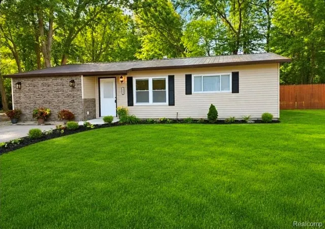 1st image of 2564 Mueller Rd, Lake Orion, MI 48359 | MLS# 61022817