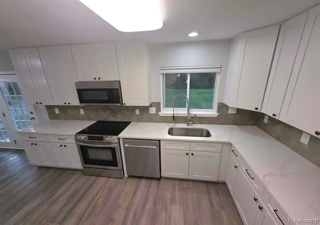 3rd image of 2564 Mueller Rd, Lake Orion, MI 48359 | MLS# 61022817