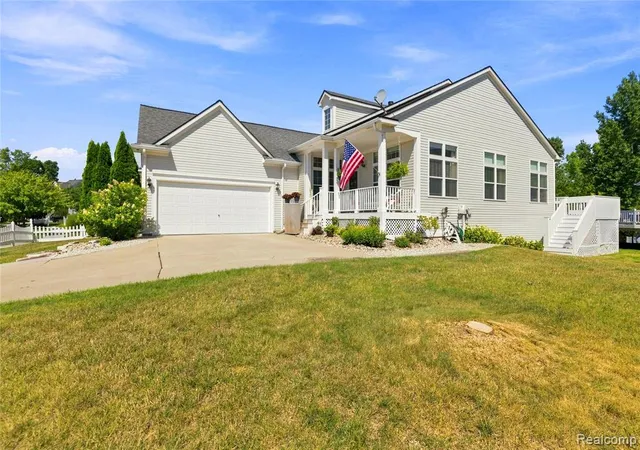 Photo 3 of Sale Pending at 1535 Fountain View Ln, Oxford, MI 48371 6701 | MLS# 61025249 | Listing updated on 2026-09-12