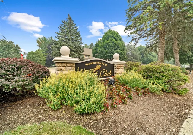 Photo 3 of Single family home for sale at 25872 Hunt Clb Blvd, Farmington Hills, MI 48335 | MLS# 70546594 | Listing updated on 2026-08-21
