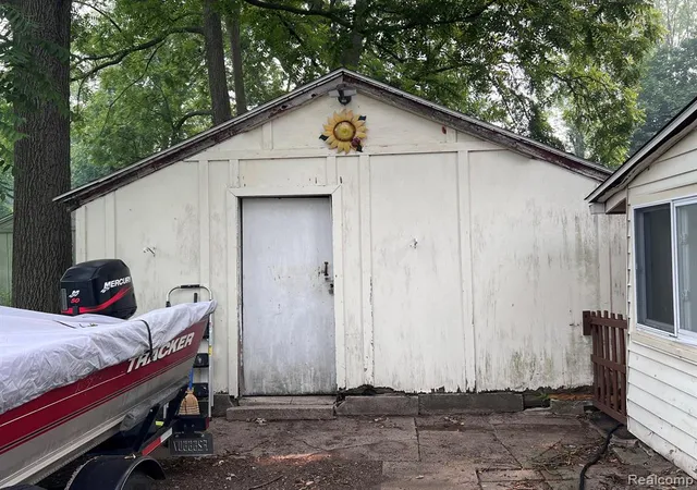 Photo 2 of Sale Pending at 6319 S Washington Ave, Lansing, MI 48911 | MLS# 61012144 | Listing updated on 2026-09-02