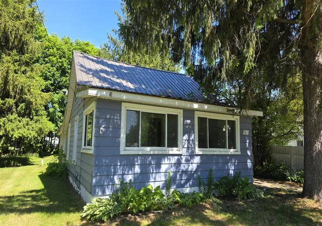 Homes for sale in Edmore, MI | 321 S 4Th St, Edmore, MI 48829 | MLS# 70519919