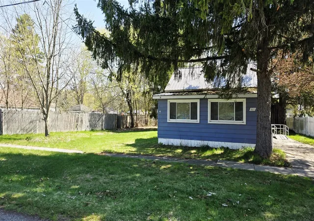 Homes for sale in Edmore, MI | 321 S 4Th St, Edmore, MI 48829 | MLS# 70519919