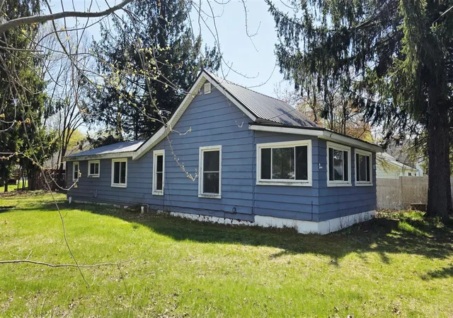 Homes for sale in Edmore, MI | 321 S 4Th St, Edmore, MI 48829 | MLS# 70519919