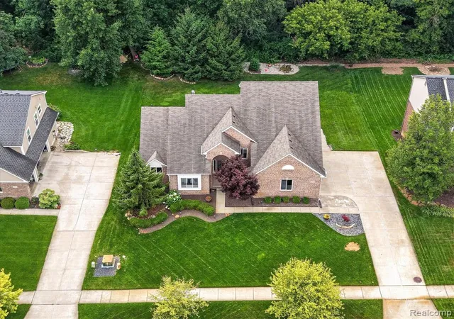 2nd image of 30007 Bradford Dr, New Hudson, MI 48165 | MLS# 61013366