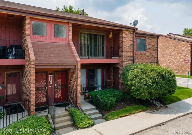Photo 1 of Sale Pending at 23788 Village House Dr #8B, Southfield, MI 48033 2615 | MLS# 61014761 | Listing updated on 2026-09-06