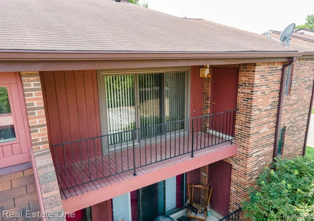 Photo 2 of Sale Pending at 23788 Village House Dr #8B, Southfield, MI 48033 2615 | MLS# 61014761 | Listing updated on 2026-09-06