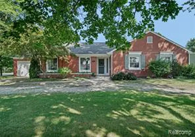 Homes for sale in Lapeer, MI | 3150 Davison Rd, Lapeer, MI 48446 | MLS# 61009364