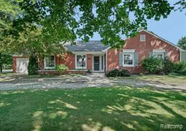 Homes for sale in Lapeer, MI | 3150 Davison Rd, Lapeer, MI 48446 | MLS# 61009364