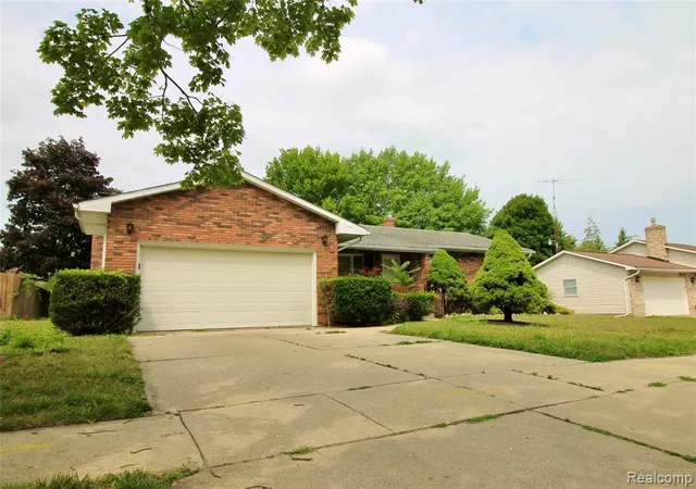 Photo 2 of Sale Pending at 403 N Wickshire Ln, Durand, MI 48429 | MLS# 61018192 | Listing updated on 2026-08-09