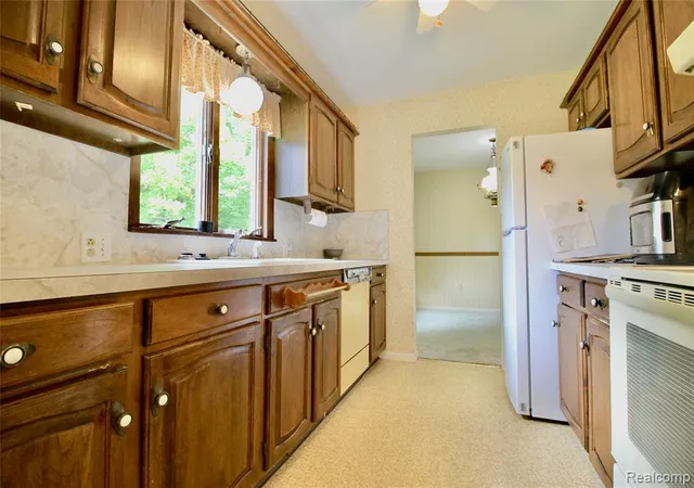 Photo 4 of Sale Pending at 403 N Wickshire Ln, Durand, MI 48429 | MLS# 61018192 | Listing updated on 2026-08-09
