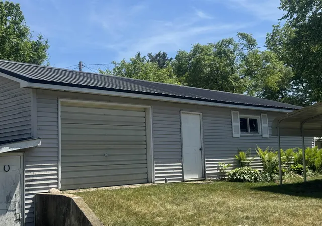3rd image of 6579 Sawmill Rd, Harrison, MI 48625 | MLS# 50210347