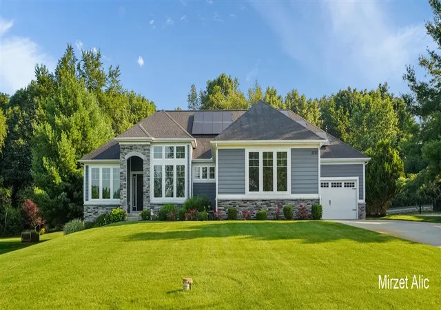 3rd image of 5220 Canyon River Dr, Ada, MI 49301 | MLS# 70550810