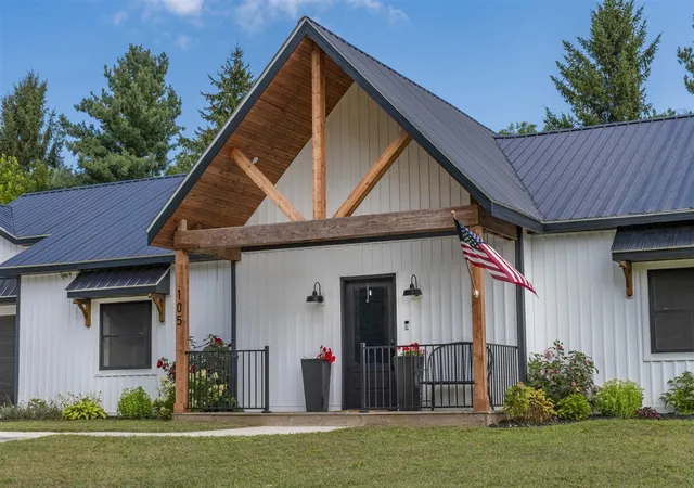 2nd image of 105 Dogwood Cir, Dowagiac, MI 49047 | MLS# 70550446