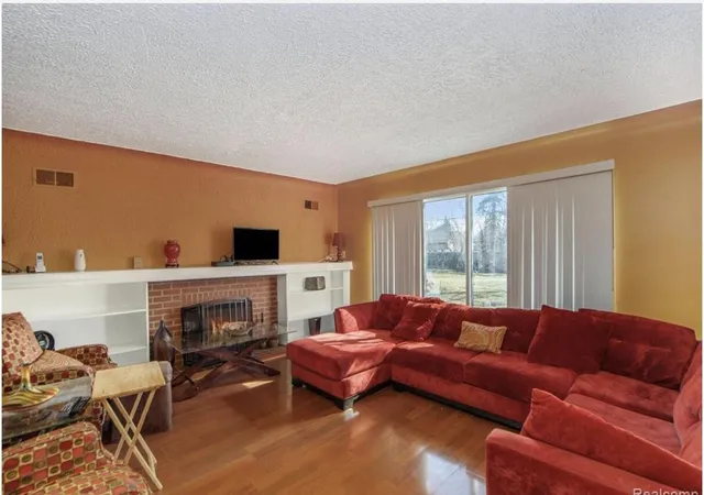 2nd image of 19954 Woodcrest St, Harper Woods, MI 48225 | MLS# 70529264