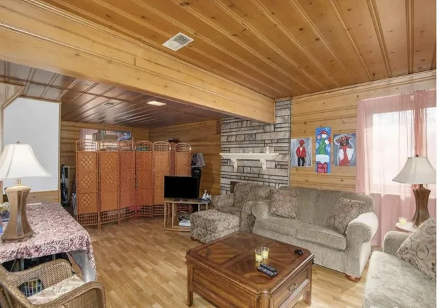 3rd image of 19954 Woodcrest St, Harper Woods, MI 48225 | MLS# 70529264