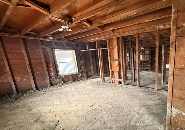 Listing Photo 5 - Condo for sale in building located at 1704 Pingree St, Detroit, MI 48206