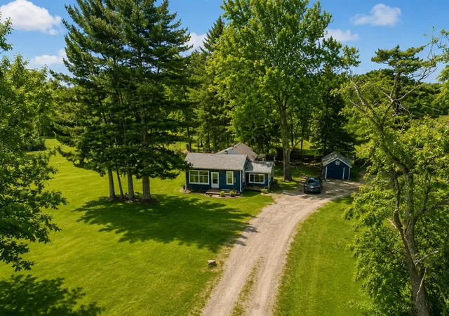 3rd image of 6034 136Th Ave, Saugatuck, MI 49453 | MLS# 70531458