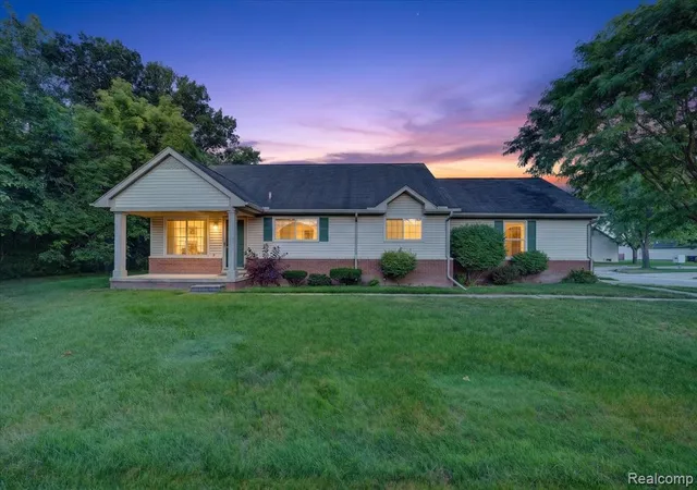 1st image of 16830 Kenwood Ct, Roseville, MI 48066 | MLS# 61022887