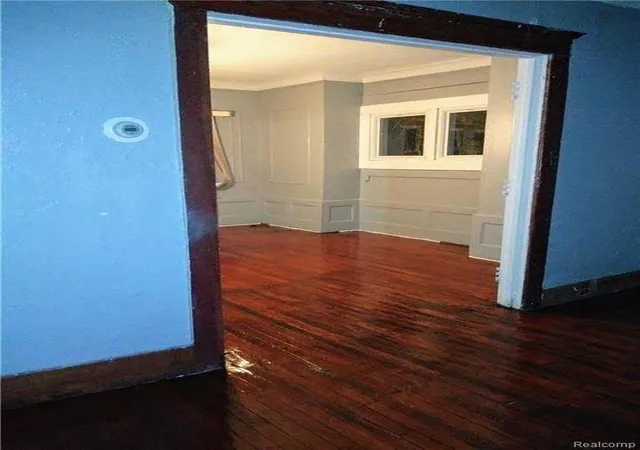 3rd image of 940 Burlingame St, Detroit, MI 48202 | MLS# 60355599