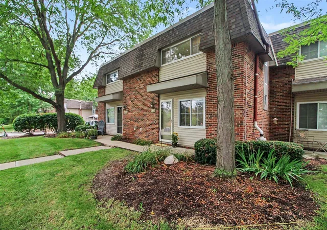 1st image of 541 Long Shore Dr, Ann Arbor, MI 48105 | MLS# 70549913