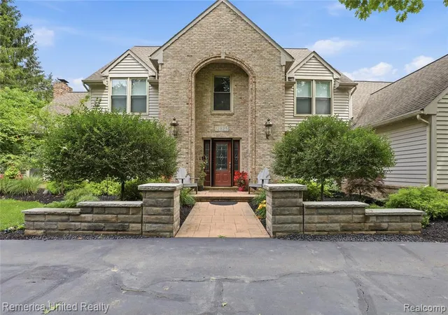 3rd image of 12825 Larkins Rd, Brighton, MI 48114 | MLS# 61008978
