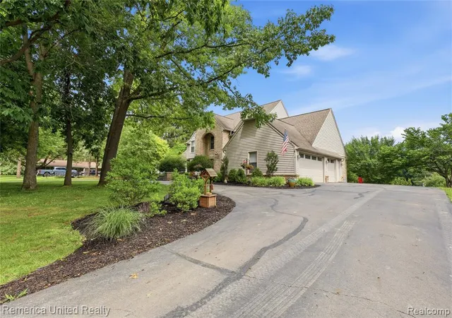 5th image of 12825 Larkins Rd, Brighton, MI 48114 | MLS# 61008978