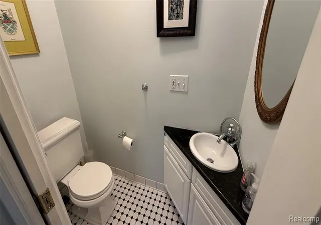 3rd image of 889 Rivard Blvd, Grosse Pointe, MI 48230 | MLS# 60997112