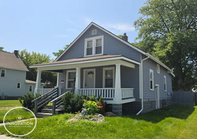 Photo 3 of Sale Pending at 2419 Cherry St, Port Huron, MI 48060 | MLS# 50219360 | Listing updated on 2026-09-21