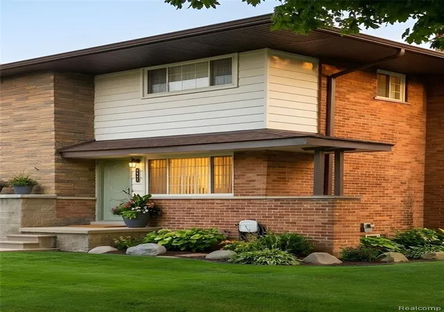 Homes for sale in Livonia, MI | 9921 Middlebelt Rd #32, Livonia, MI 48150 | MLS# 61006426