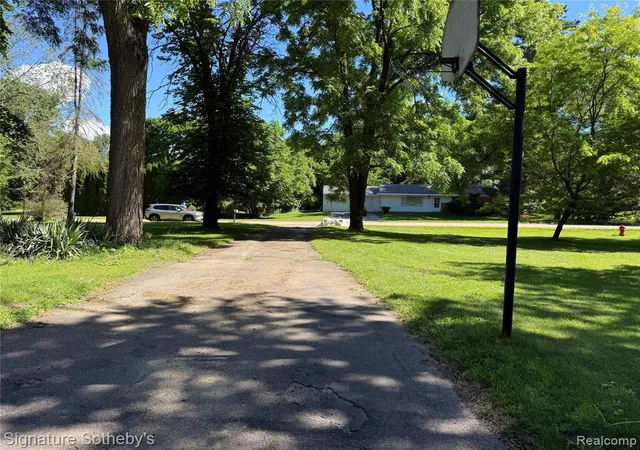 Homes for sale in Bloomfield Hills, MI | 1829 Wellington Ave, Bloomfield Hills, MI 48302 | MLS# 61004738