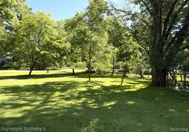 Homes for sale in Bloomfield Hills, MI | 1829 Wellington Ave, Bloomfield Hills, MI 48302 | MLS# 61004738