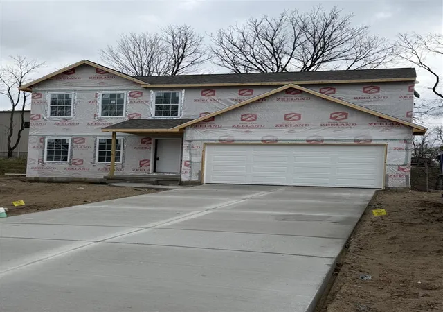 Homes for sale in Greenville, MI | 1106 Cedarwood Dr, Greenville, MI 48838 | MLS# 70536066