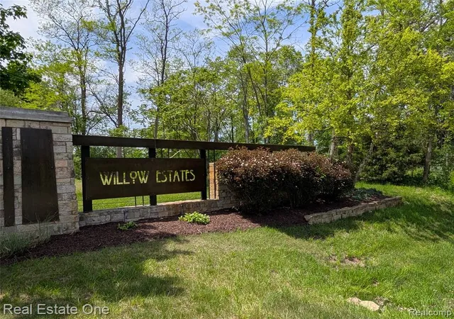 Homes for sale in White Lake, MI | 508 Woodstone Ct, White Lake, MI 48386 | MLS# 60983824