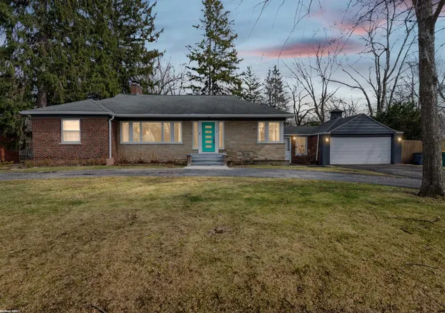 2nd image of 21450 Whittington St, Farmington Hills, MI 48336 | MLS# 50201704