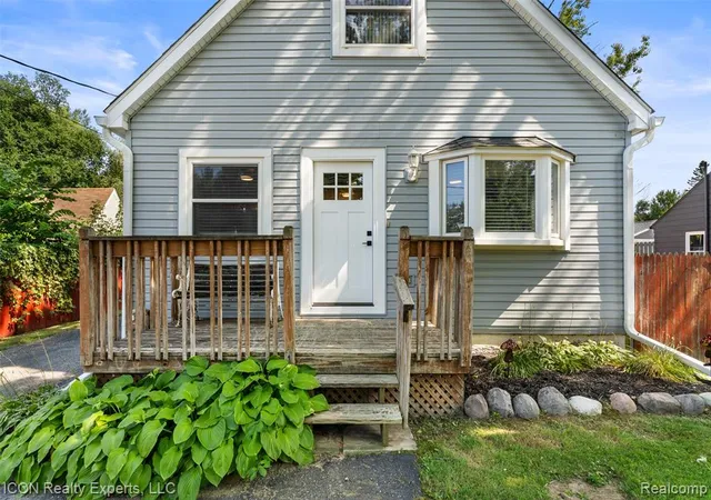 Photo 5 of Single family home for sale at 55875 Pontiac Trl Ct, New Hudson, MI 48165 | MLS# 61021013 | Listing updated on 2026-09-06