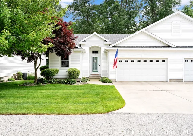 Homes for sale in Spring Lake, MI | 145 Stone Gate Ct, Spring Lake, MI 49456 | MLS# 70538759