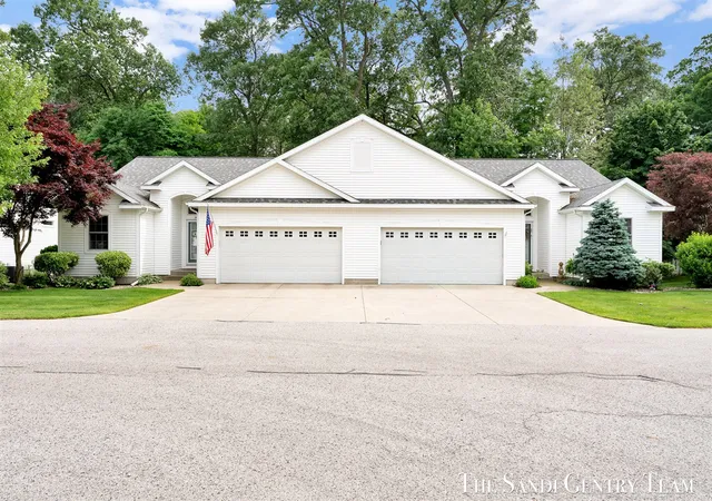 Homes for sale in Spring Lake, MI | 145 Stone Gate Ct, Spring Lake, MI 49456 | MLS# 70538759