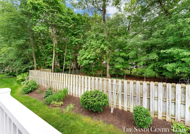 Homes for sale in Spring Lake, MI | 145 Stone Gate Ct, Spring Lake, MI 49456 | MLS# 70538759