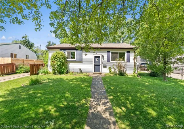 32nd image of 4820 Burchfield Ave, Lansing, MI 48910 5312 | MLS# 61006888
