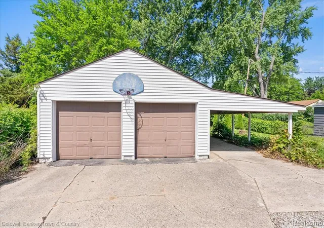 3rd image of 4820 Burchfield Ave, Lansing, MI 48910 5312 | MLS# 61006888