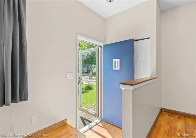 4th image of 4820 Burchfield Ave, Lansing, MI 48910 5312 | MLS# 61006888