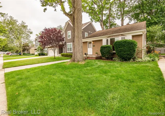 Homes for sale in Royal Oak, MI | 1919 Fern St, Royal Oak, MI 48073 | MLS# 61006459