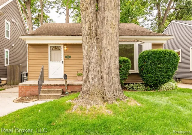 Homes for sale in Royal Oak, MI | 1919 Fern St, Royal Oak, MI 48073 | MLS# 61006459