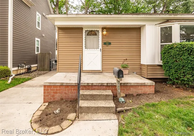 Homes for sale in Royal Oak, MI | 1919 Fern St, Royal Oak, MI 48073 | MLS# 61006459