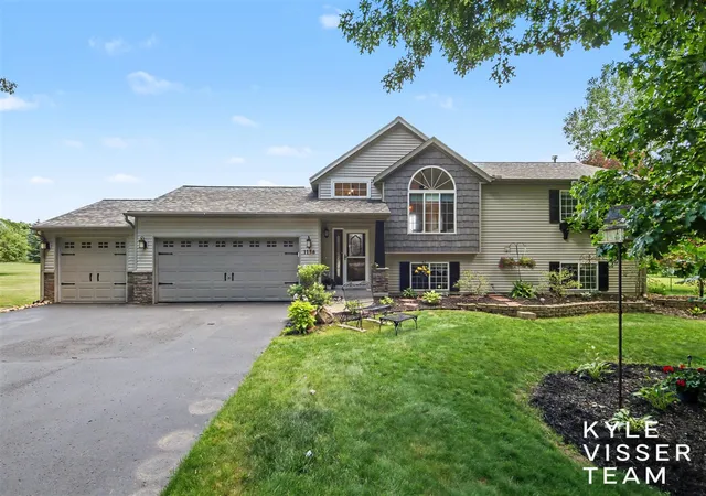 Homes for sale in Lowell, MI | 1156 Cumberland Ave, Lowell, MI 49331 | MLS# 70541329