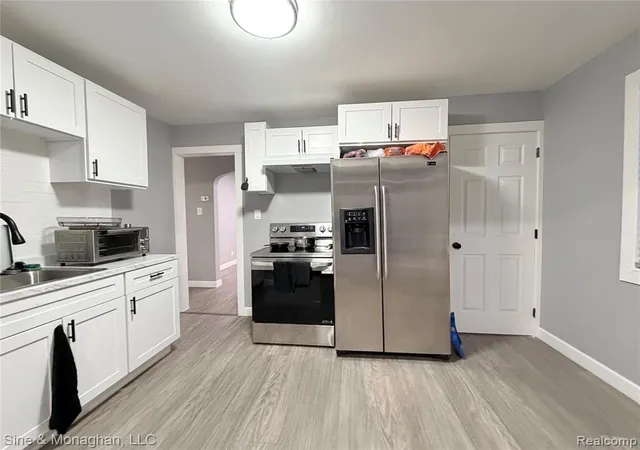 4th image of 19605 Kelly Rd, Harper Woods, MI 48225 | MLS# 60971854